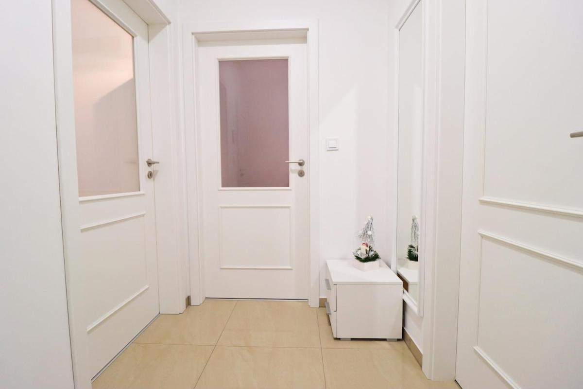 Stylish In The Center Of Apartment *